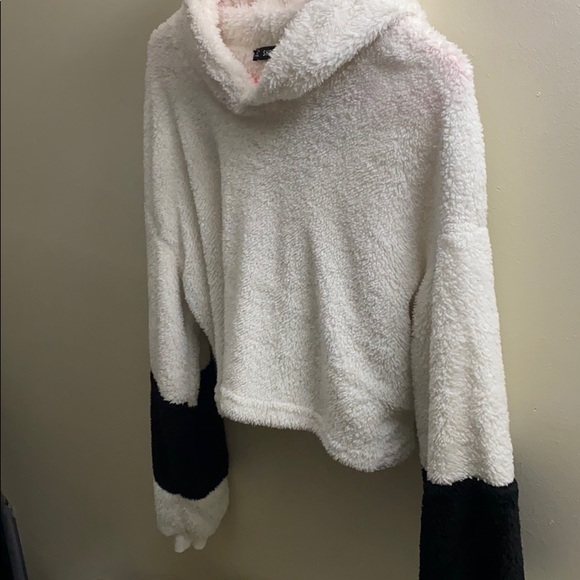 Furry pullover - Picture 3 of 4